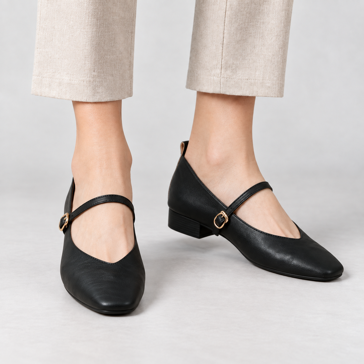 Diana Women's Cushioned Shoes, Broad Size Range — Black | Hudson & Wells
