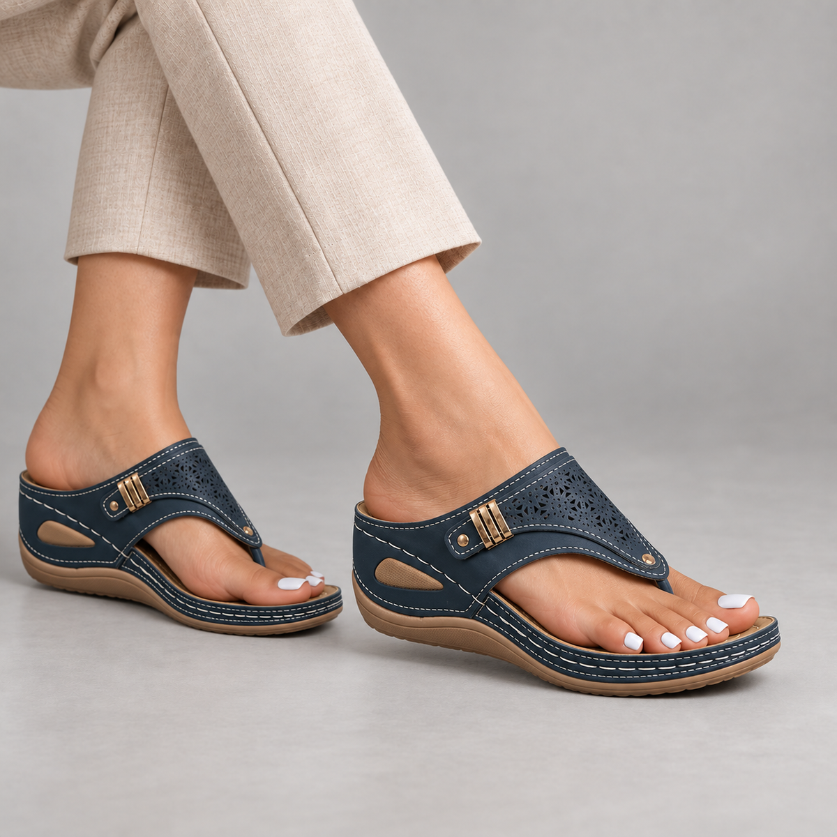Etta Women's Lightweight Rubber-Sole Wedge Sandals — Navy | Hudson & Wells