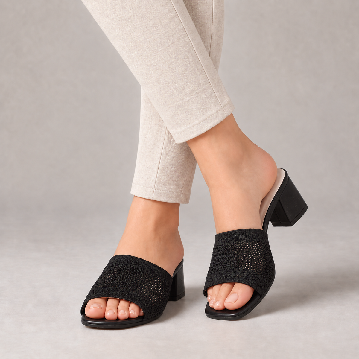 Lorna Women's Cushioned Slide Sandals — Black | Hudson & Wells