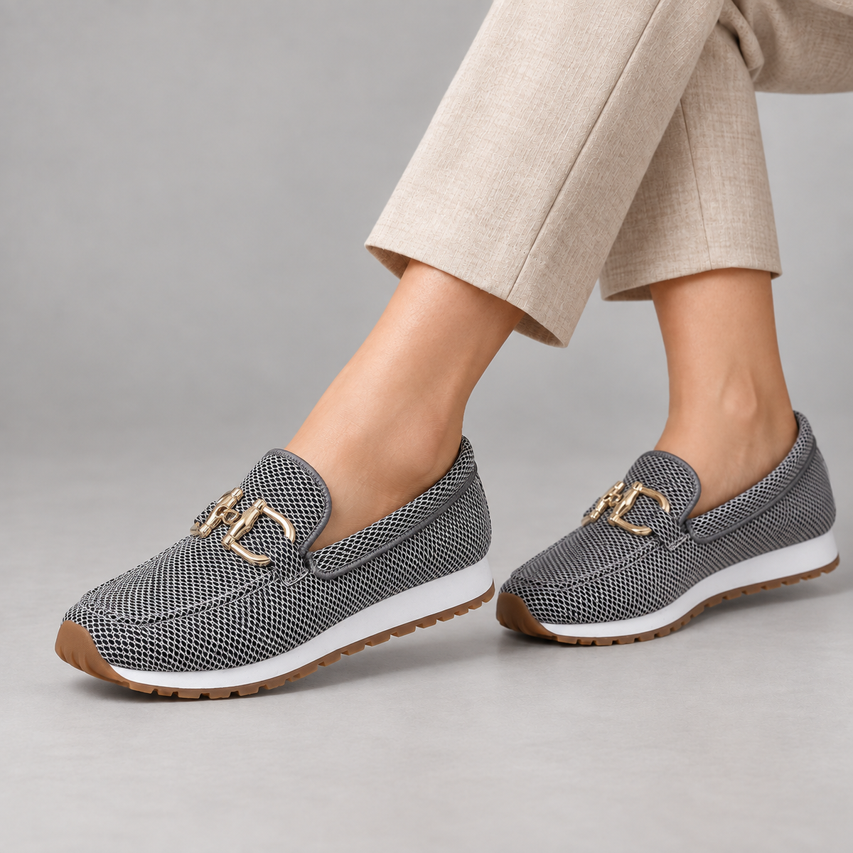 Lorraine Women's Cushioned Comfort Shoes — Black | Hudson & Wells