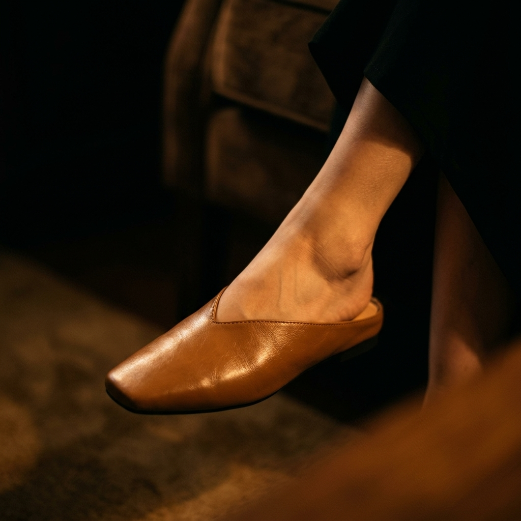 Nash V-Cut Mule | Hudson & Wells