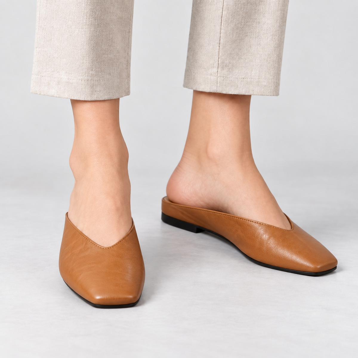 Nash V-Cut Mule | Hudson & Wells